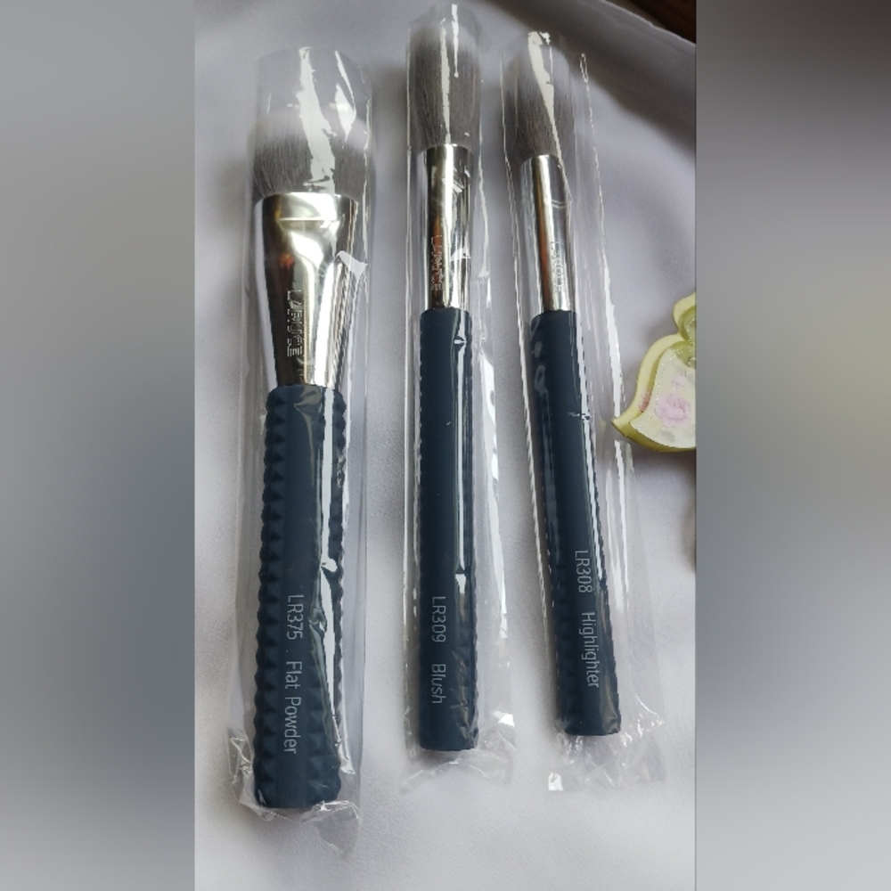 F.A.R.A.H and LARUCE make up brushes